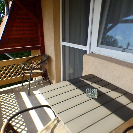 Vitorlas Apartmanhaz Шіофок Екстер'єр фото