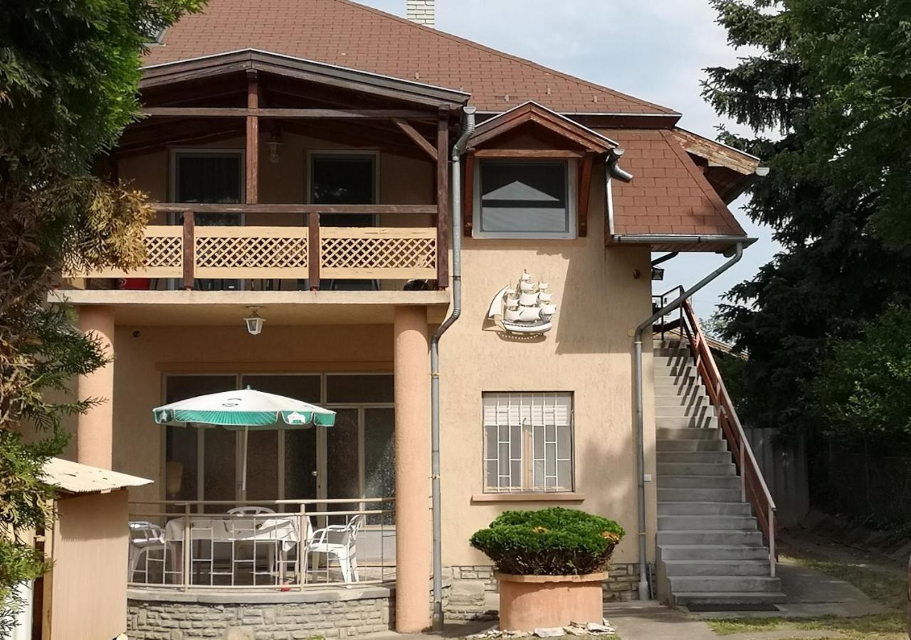 Vitorlas Apartmanhaz Шіофок Екстер'єр фото