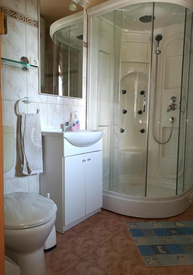 Vitorlas Apartmanhaz Шіофок Екстер'єр фото
