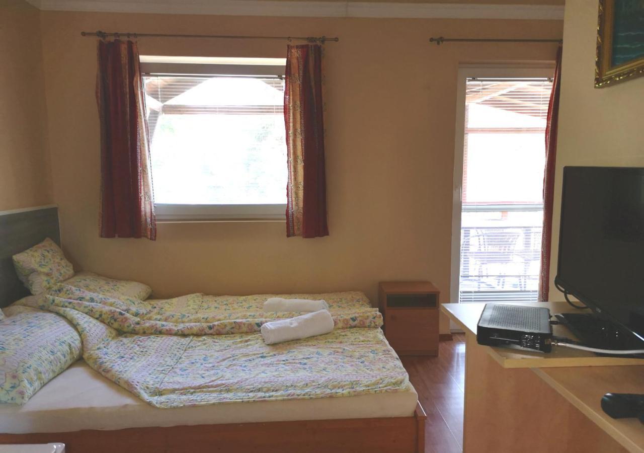 Vitorlas Apartmanhaz Шіофок Екстер'єр фото