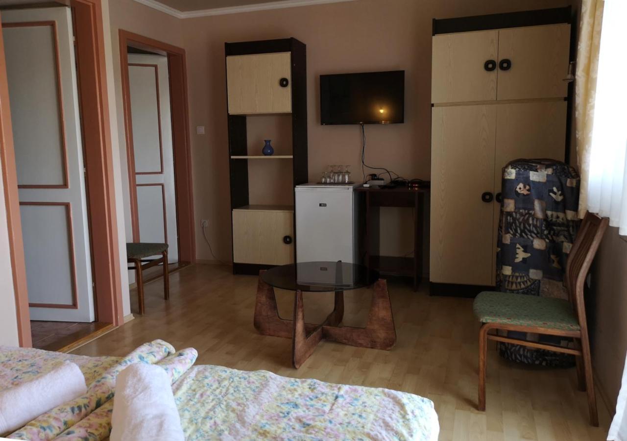 Vitorlas Apartmanhaz Шіофок Екстер'єр фото