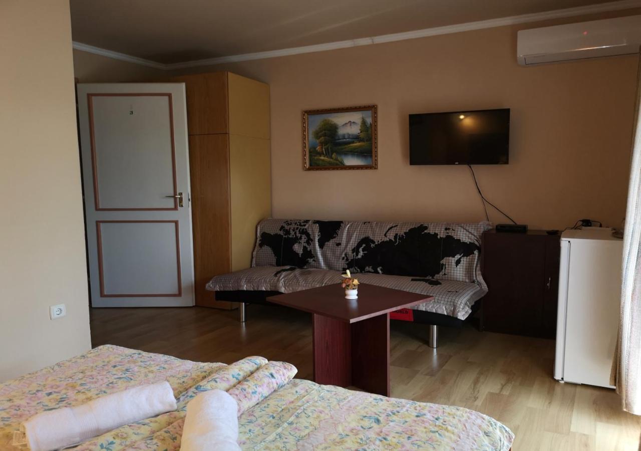 Vitorlas Apartmanhaz Шіофок Екстер'єр фото