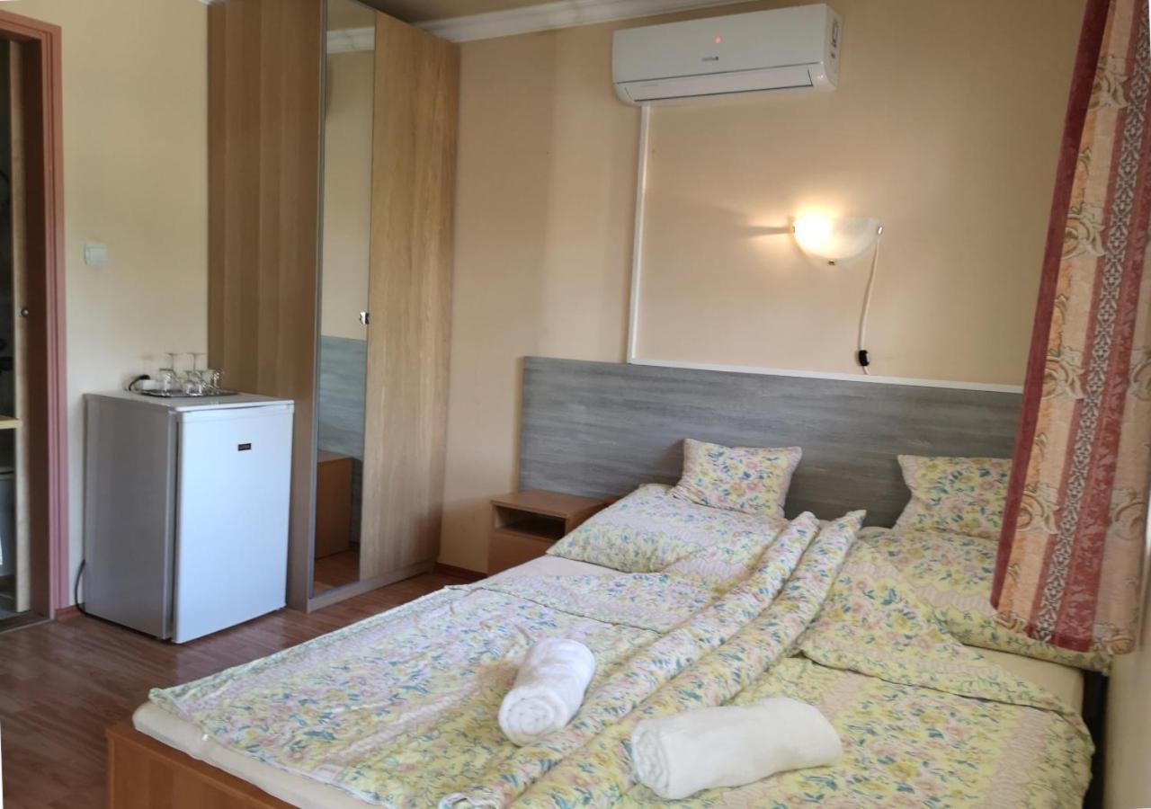 Vitorlas Apartmanhaz Шіофок Екстер'єр фото