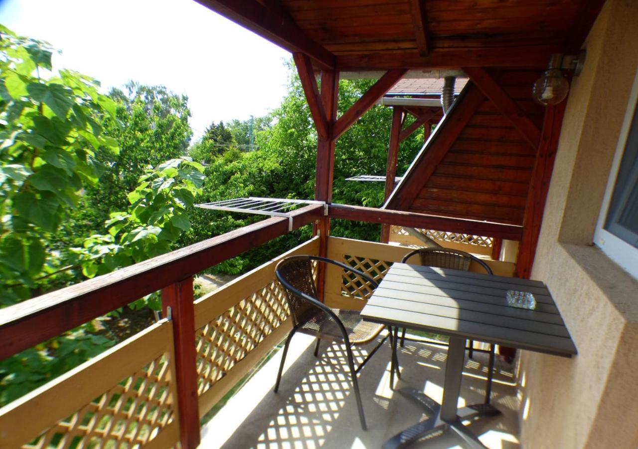 Vitorlas Apartmanhaz Шіофок Екстер'єр фото