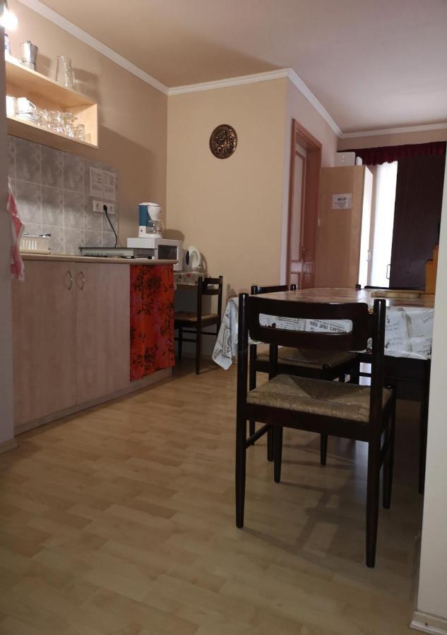 Vitorlas Apartmanhaz Шіофок Екстер'єр фото